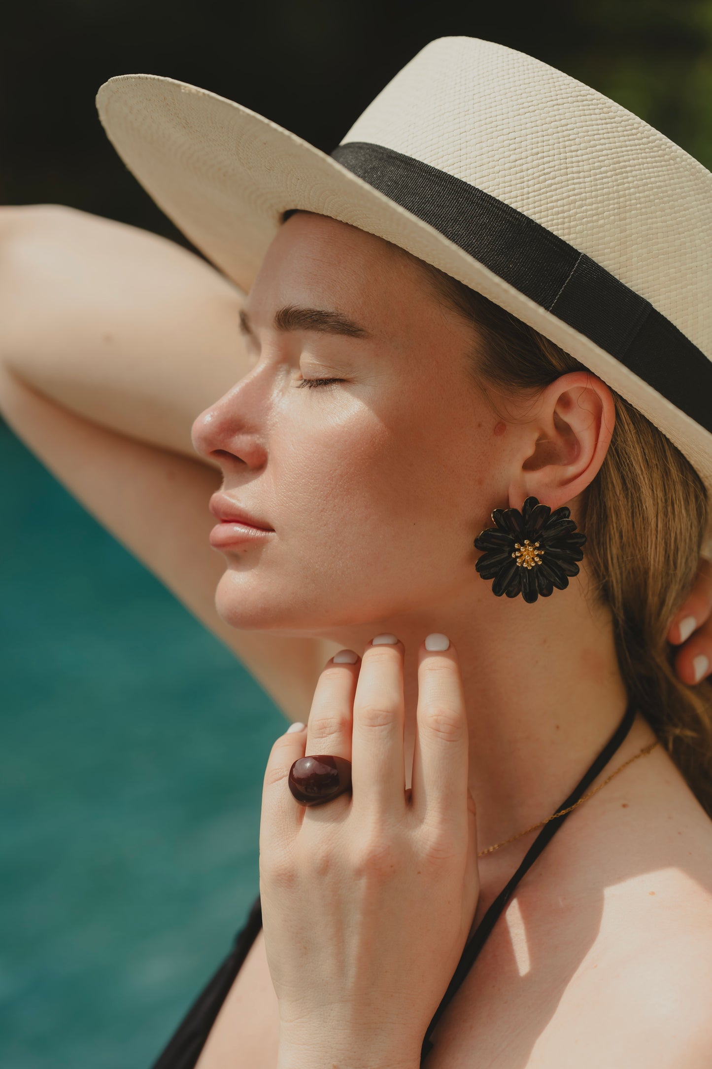CATLEYA BLACK EARRING Flor Amazona Colombia