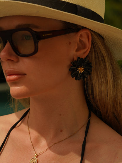 CATLEYA BLACK EARRING Flor Amazona Colombia