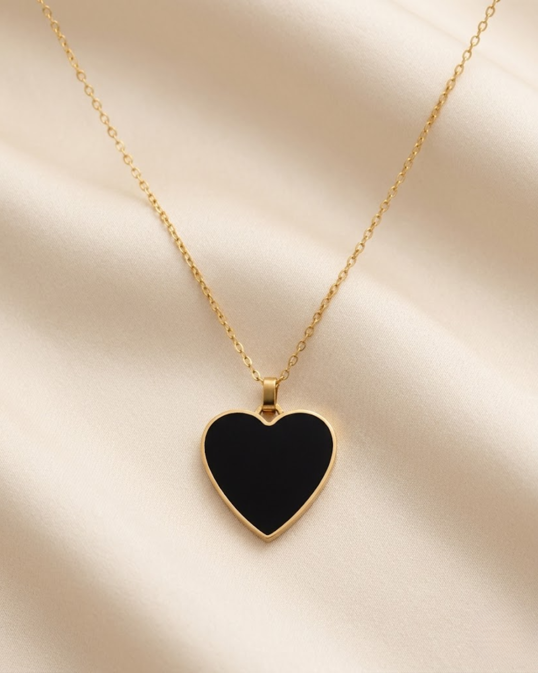 MAXI BLACK HEART NECKLACE Flor Amazona Colombia