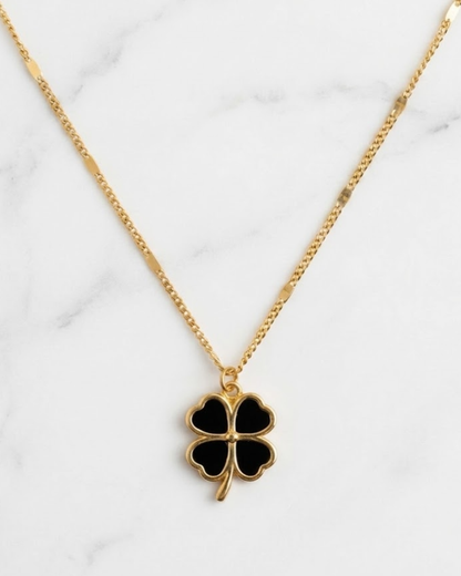 CLOVER BLACK NECKLACE Flor Amazona Colombia