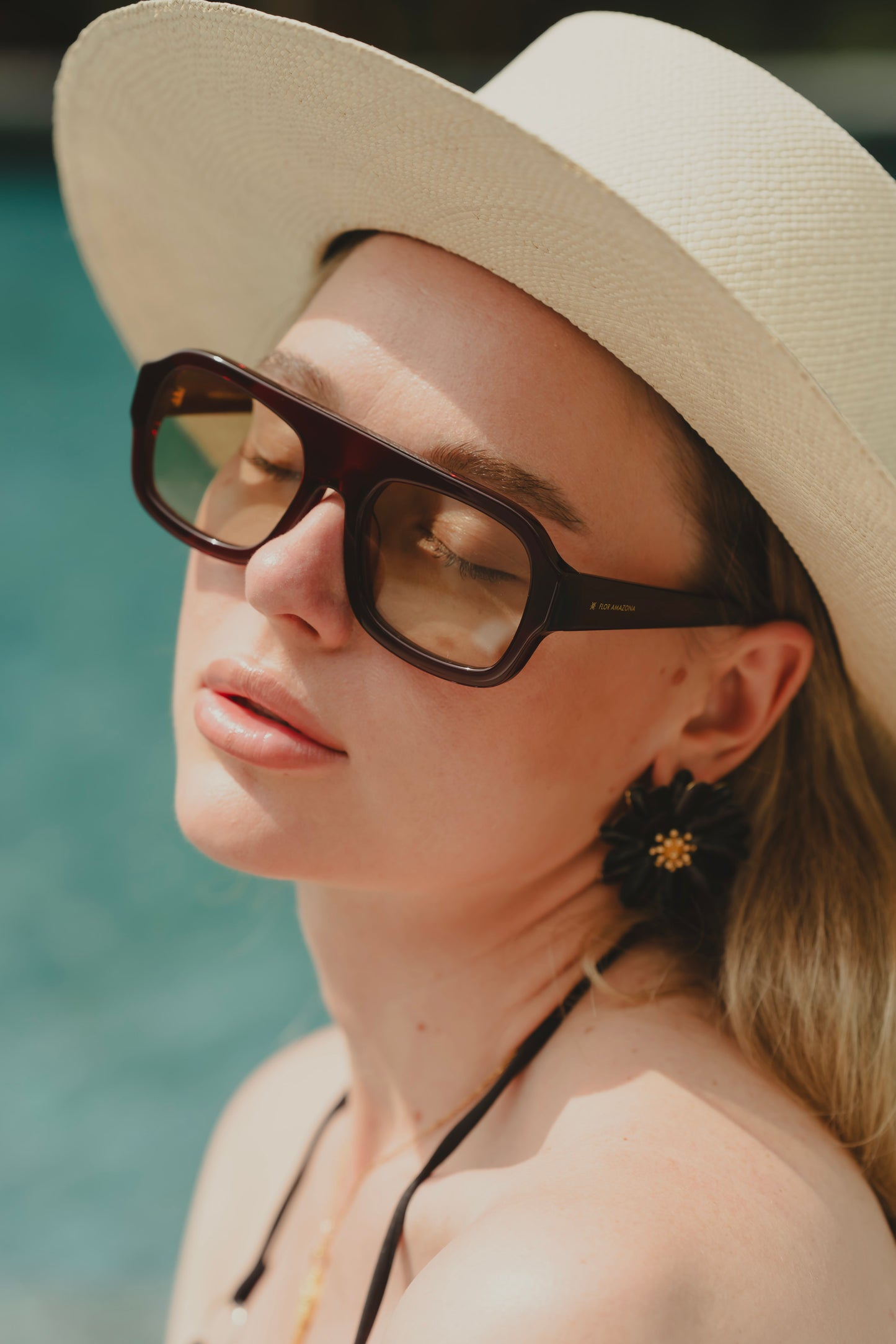 AKIRA RED SUNGLASSES Flor Amazona Colombia