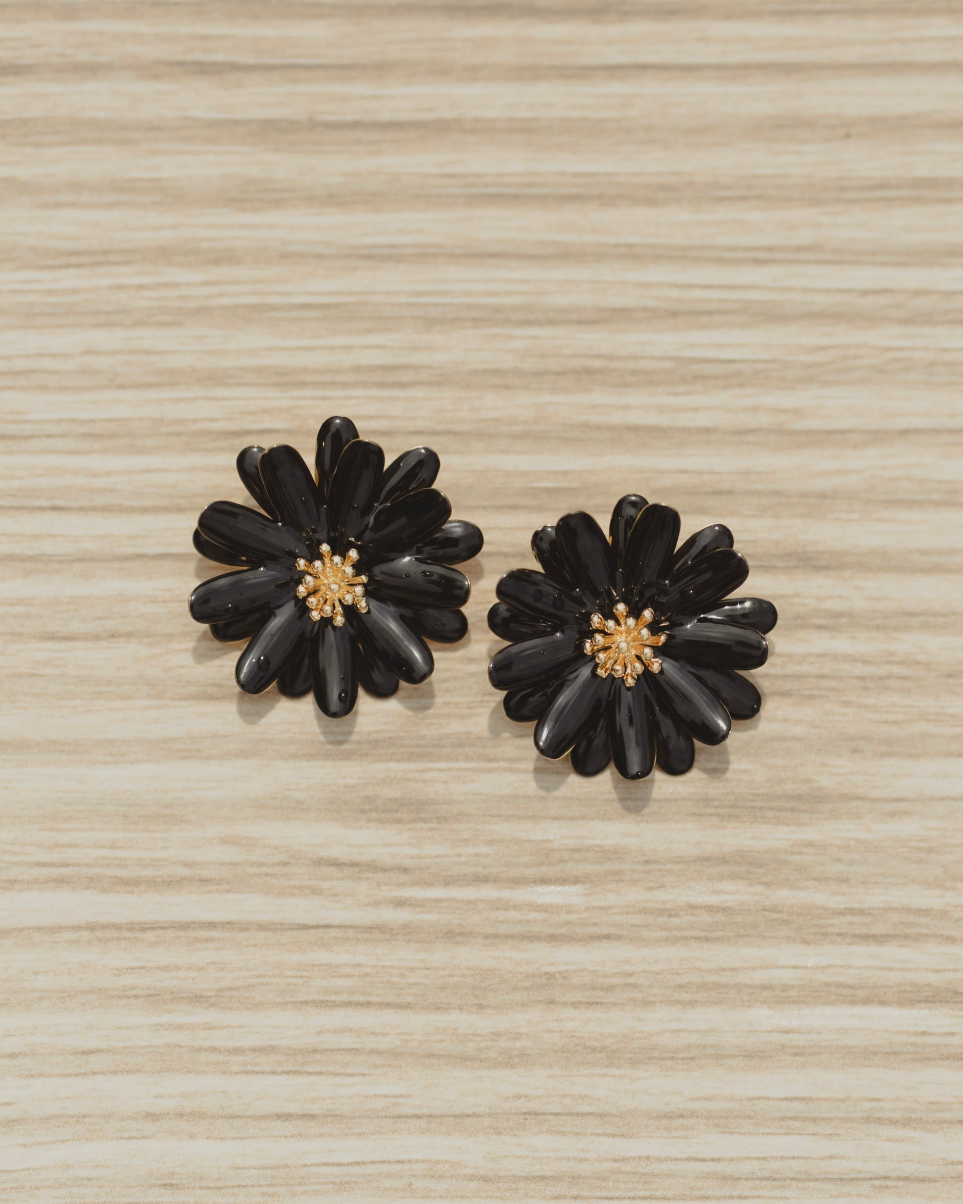 CATLEYA BLACK EARRING Flor Amazona Colombia