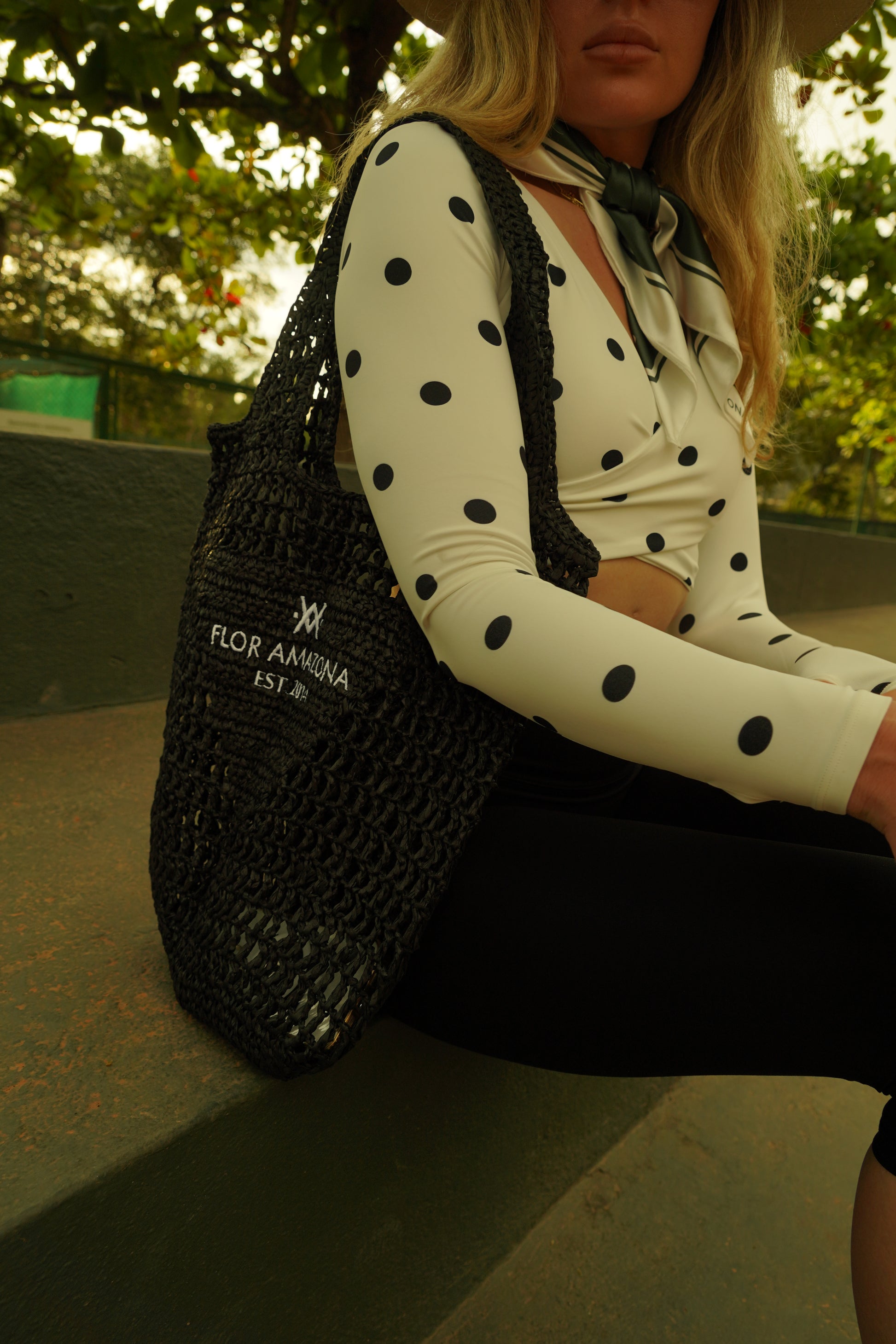MOCHILA PLAYERA  BLACK Flor Amazona Colombia