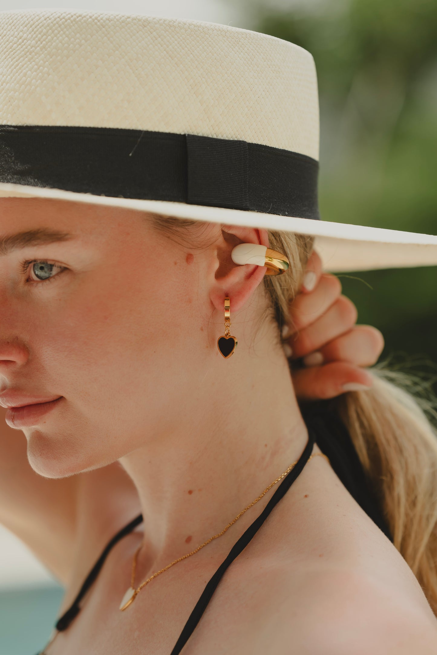HEART BLACK EARRINGS Flor Amazona Colombia