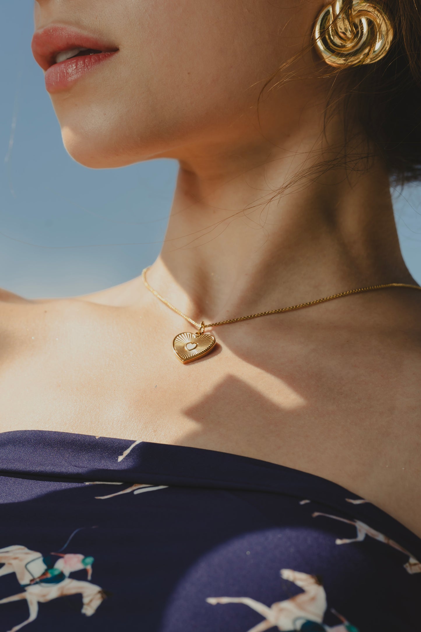 REINA DE CORAZONES NECKLACE Flor Amazona Colombia