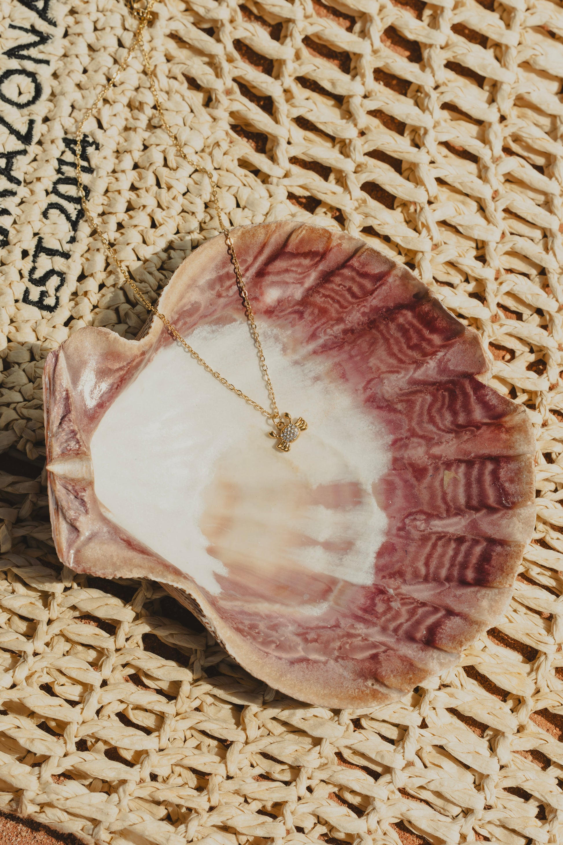 LUCKY CRAB NECKLACE Flor Amazona Colombia