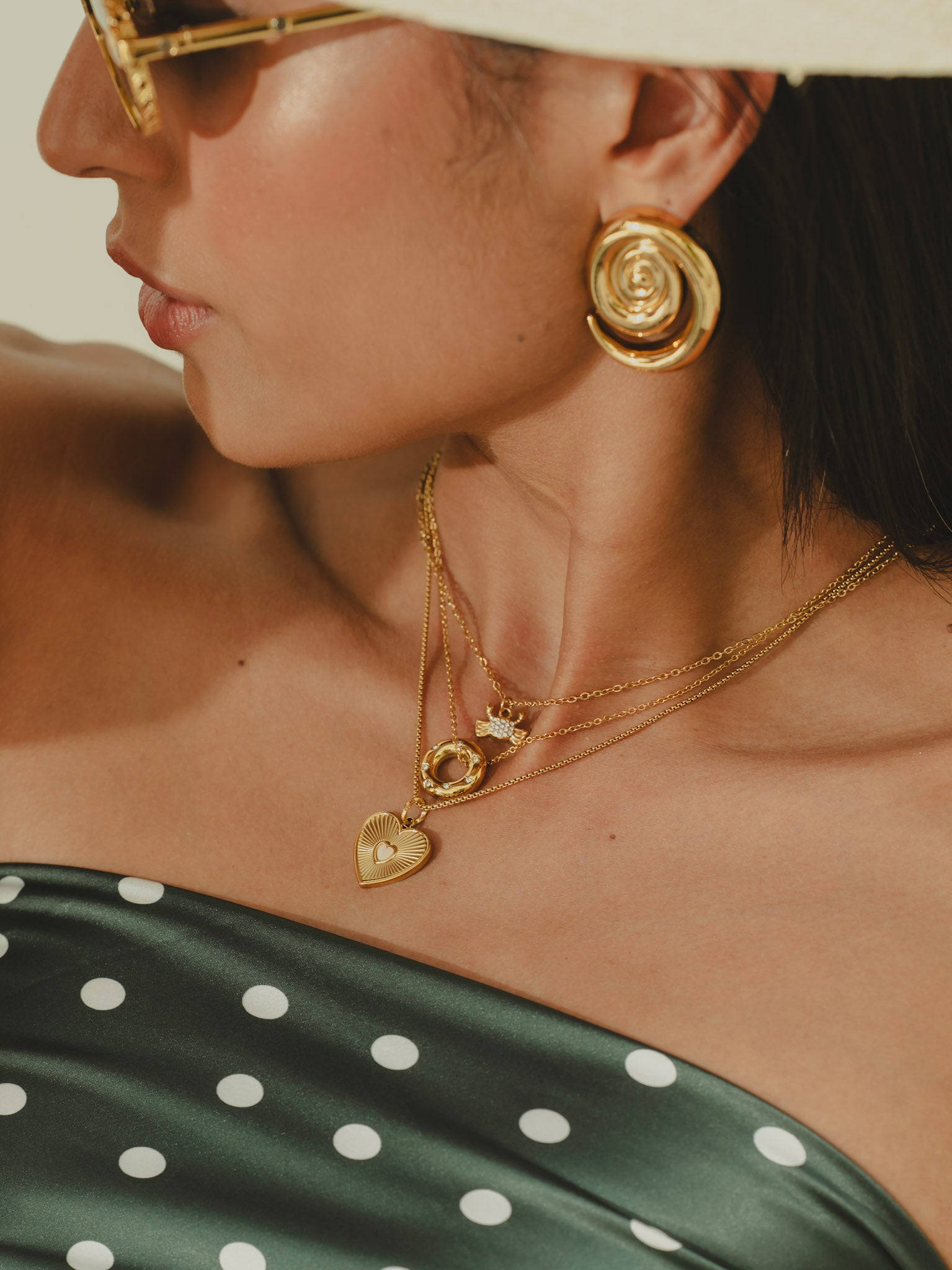 REINA DE CORAZONES NECKLACE Flor Amazona Colombia