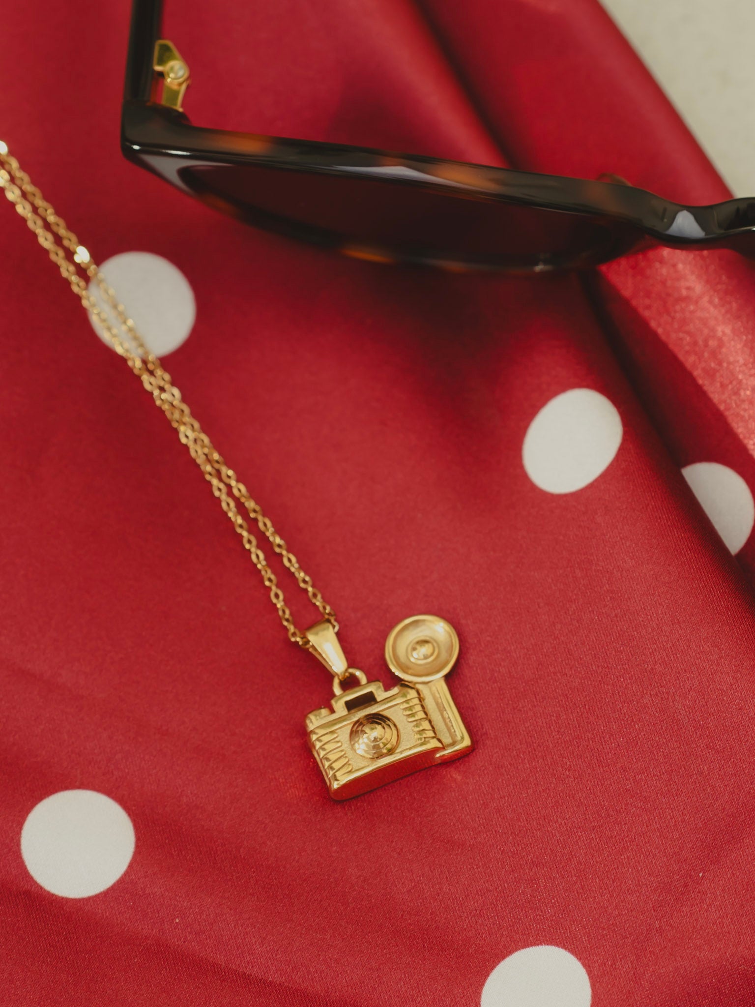 MAGIC CAM NECKLACE Flor Amazona Colombia