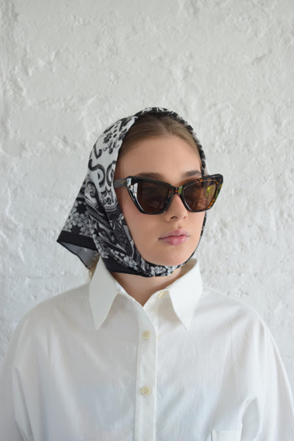 Azulejos White and Black Scarf