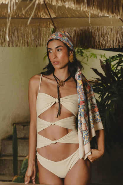 ENTERIZO TRES NUDOS NUDE Flor Amazona Colombia