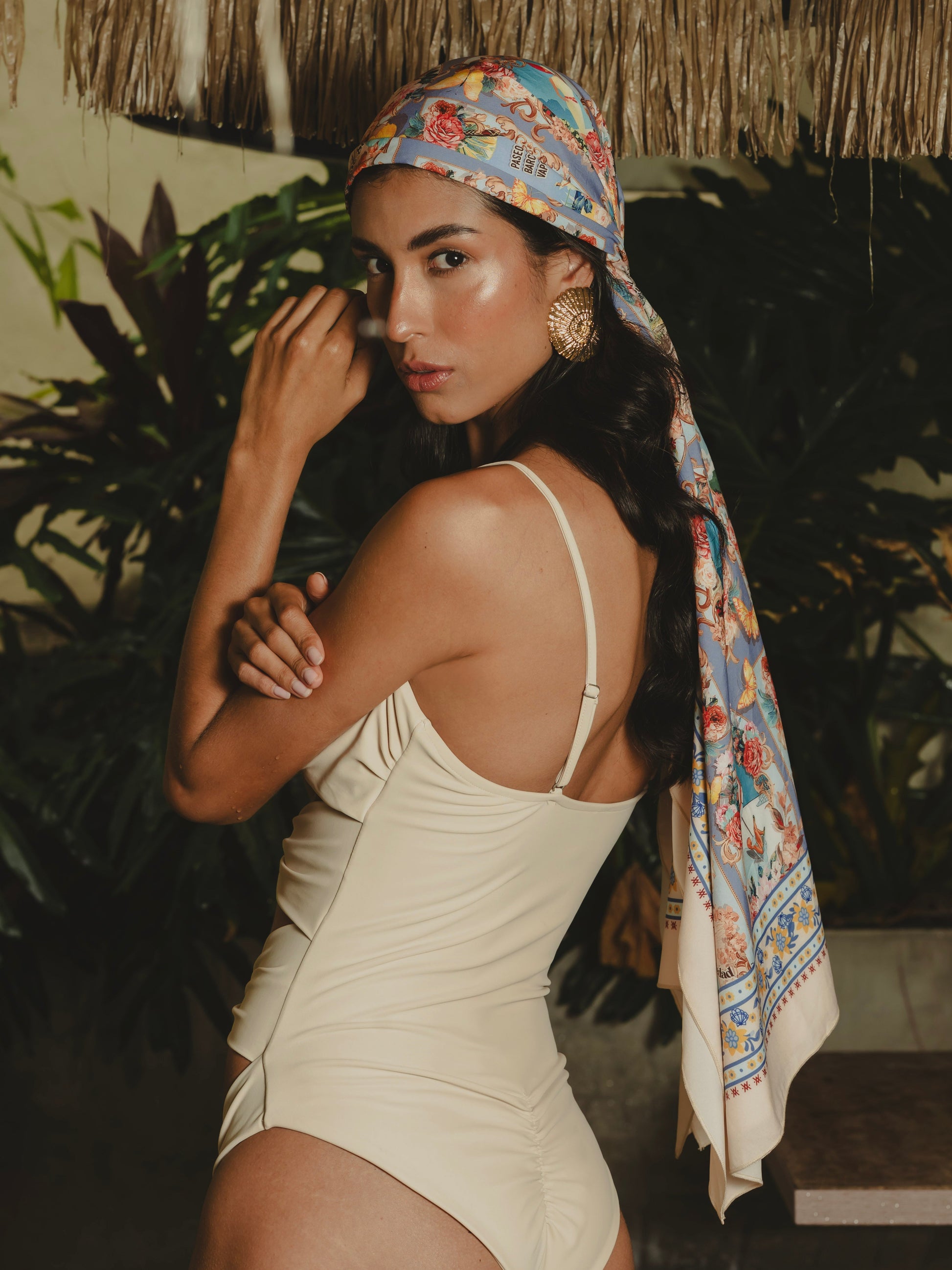 HERALDICA BEIGE BEACH WRAP Flor Amazona Colombia