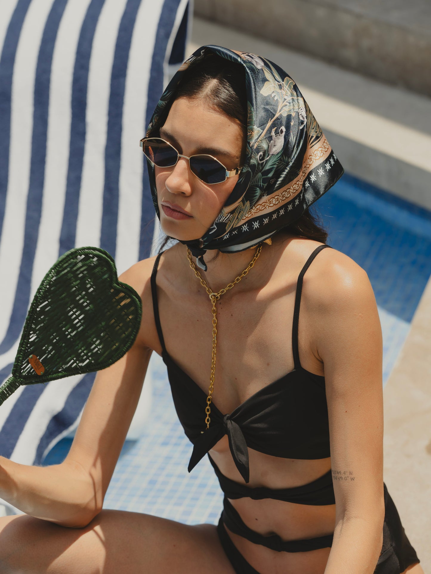 SELVA OSCURA SCARF Flor Amazona Colombia