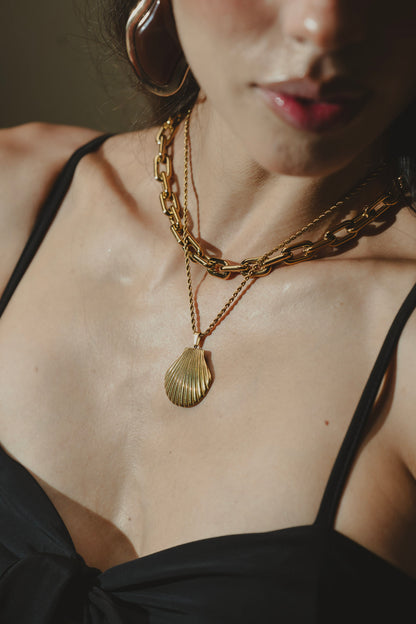 ALMA NECKLACE Flor Amazona Colombia